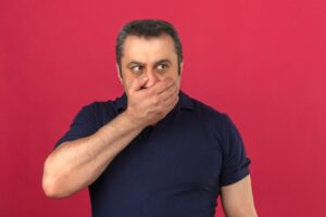 Boca amarga: o que pode ser? Entenda as causas e quando se preocupar